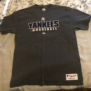 2 Majestic Yankees XL  Shirts See Details